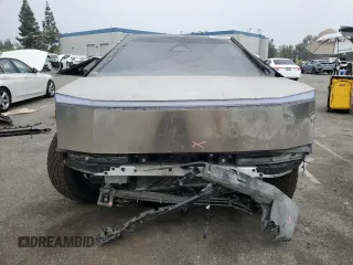 2024 Tesla Cybertruck z VIN 7G2CEHED0RA017009, wystawiony jako Copart lot #71960844 z przebiegiem 4142 mil mil oraz Szkody całkowita. Historia ofert i sprzedaży dostępna na DreamBid. Obrazek 5.