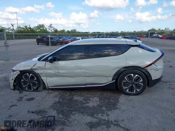 2024 Kia EV6 Wind with VIN KNDC34LA8R5218266, listed as a IAAI auction lot 41626790 with 9,682 mi miles. Bid and sale history available at carsss.com. Image 14.
