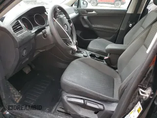 2019 Volkswagen Tiguan S z VIN 3VV0B7AX3KM046633, wystawiony jako Copart lot #57312875 z przebiegiem 134 207 mil mil oraz Szkoda całkowita • Salvage title. Historia ofert i sprzedaży dostępna na DreamBid. Obrazek 7.