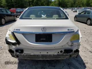 2017 Mercedes-Benz C 300 z VIN 55SWF4KBXHU205481, wystawiony jako Copart lot #57291005 z przebiegiem 75 158 mil mil oraz Szkoda całkowita • Salvage title. Historia ofert i sprzedaży dostępna na DreamBid. Obrazek 6.