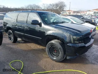 2008 Chevrolet Suburban LT w/3LT with VIN 3GNFC16058G189273, listed as a IAAI auction lot 41418462 with 222,017 mi miles. Bid and sale history available at carsss.com. Image 1.