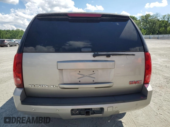 2007 GMC Yukon XL SLT z VIN 1GKFC16037R181233, wystawiony jako Copart lot #61639285 z przebiegiem 152 408 mil mil oraz Czysty tytuł • Clean title. Historia ofert i sprzedaży dostępna na DreamBid. Obrazek 6.