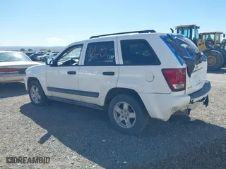 2006 Jeep Grand Cherokee Laredo with VIN 1J4GR48K66C255979, listed as a IAAI auction lot 40365800 with 177,982 mi miles. Bid and sale history available at carsss.com. Image 3.