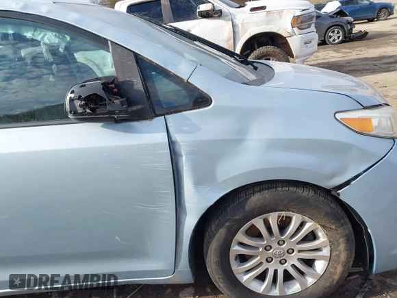 2017 Toyota Sienna XLE Auto Access Seat with VIN 5TDYZ3DC9HS815837, listed as a IAAI auction lot 41625844 with 102,956 mi miles and . Bid and sale history available at DreamBid. Image 11.