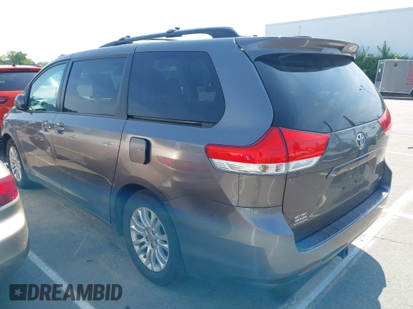 2013 Toyota Sienna XLE AAS с VIN 5TDYK3DC4DS335199, выставлен на аукционе IAAI как лот 42464627 с пробегом 163 269 миль миль и . История ставок и продаж доступна на DreamBid. Изображение 3.