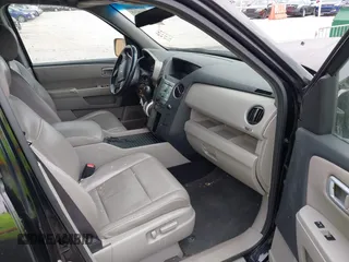 2011 Honda Pilot EX-L with VIN 5FNYF4H59BB039862, listed as a IAAI auction lot 42048218 with 174,102 mi miles and . Bid and sale history available at carsss.com. Image 5.
