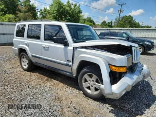 2007 Jeep Commander Sport z VIN 1J8HG48P47C691235, wystawiony jako Copart lot #64057505 z przebiegiem 135 641 mil mil oraz Szkoda całkowita • Salvage title. Historia ofert i sprzedaży dostępna na DreamBid. Obrazek 4.