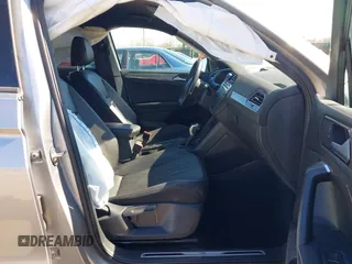 2022 Volkswagen Tiguan SE R-Line Black z VIN 3VVCB7AX4NM008121, wystawiony jako IAAI lot #41671382 z przebiegiem 71 674 mil mil oraz . Historia ofert i sprzedaży dostępna na DreamBid. Obrazek 5.