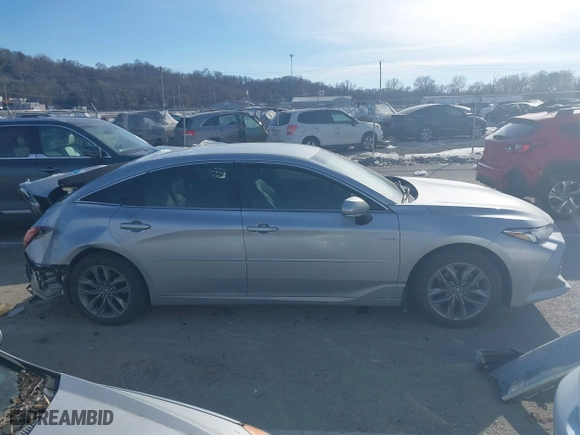 2019 Toyota Avalon Hybrid Limited with VIN 4T1B21FB8KU009988, listed as a IAAI auction lot 41424216 with 66,996 mi miles. Bid and sale history available at carsss.com. Image 13.