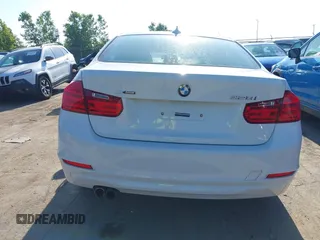 2014 BMW 3 Series 328i xDrive z VIN WBA3B5G56ENS10972, wystawiony jako IAAI lot #42704972 z przebiegiem 138 309 mil mil oraz . Historia ofert i sprzedaży dostępna na DreamBid. Obrazek 17.