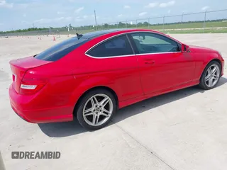2013 Mercedes-Benz C 250 z VIN WDDGJ4HB3DG099831, wystawiony jako IAAI lot #42430715 z przebiegiem 156 321 mil mil oraz . Historia ofert i sprzedaży dostępna na DreamBid. Obrazek 4.