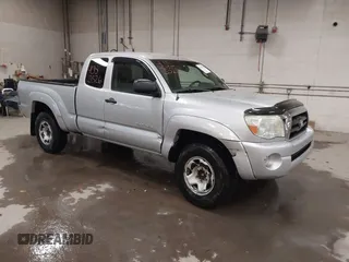 2005 Toyota Tacoma PreRunner z VIN 5TETU62N15Z064813, wystawiony jako IAAI lot #41353526 z przebiegiem 172 318 mil mil oraz . Historia ofert i sprzedaży dostępna na DreamBid. Obrazek 1.