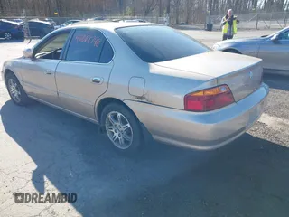 2001 Acura TL with VIN 19UUA56611A003736, listed as a IAAI auction lot 42068748 with 122,214 mi miles. Bid and sale history available at carsss.com. Image 3.