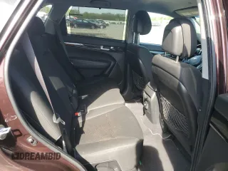 2015 Kia Sorento LX z VIN 5XYKT4A70FG581697, wystawiony jako Copart lot #54708075 z przebiegiem 81 393 mil mil oraz Szkoda całkowita • Salvage title. Historia ofert i sprzedaży dostępna na DreamBid. Obrazek 11.
