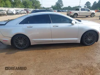 2017 Lincoln MKZ Reserve z VIN 3LN6L5E96HR649914, wystawiony jako IAAI lot #42136130 z przebiegiem 84 144 mil mil oraz . Historia ofert i sprzedaży dostępna na DreamBid. Obrazek 13.