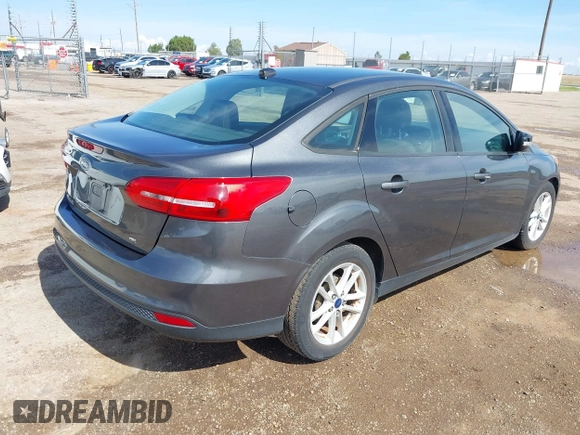 2017 Ford Focus SE z VIN 1FADP3F22HL235085, wystawiony jako IAAI lot #42465812 z przebiegiem 84 419 mil mil oraz . Historia ofert i sprzedaży dostępna na DreamBid. Obrazek 4.