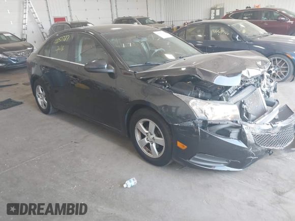 2014 Chevrolet Cruze 1LT z VIN 1G1PC5SB0E7383723, wystawiony jako IAAI lot #42251787 z przebiegiem 129 366 mil mil oraz . Historia ofert i sprzedaży dostępna na DreamBid. Obrazek 1.