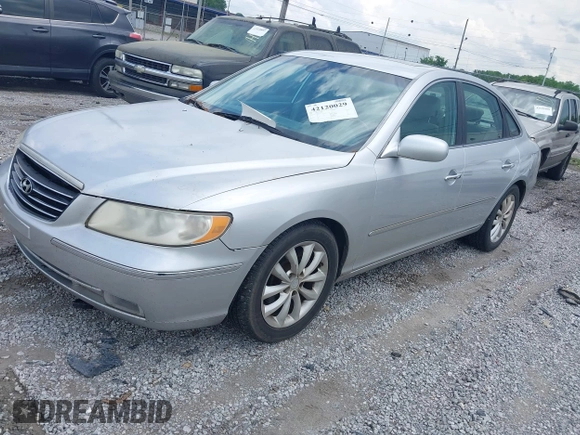 2007 Hyundai Azera SE with VIN KMHFC46F97A215820, listed as a IAAI auction lot 42120029 with 211,069 mi miles. Bid and sale history available at carsss.com. Image 2.