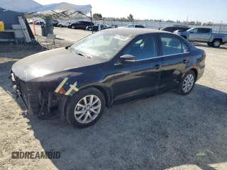 2014 Volkswagen Jetta SE с VIN 3VWD17AJ5EM354905, выставлен на аукционе Copart как лот 61769555 с пробегом 121 879 миль миль и Списание • Salvage title. История ставок и продаж доступна на DreamBid. Изображение 1.