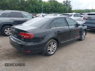 2017 Volkswagen Jetta SEL z VIN 3VWL17AJ1HM406515, wystawiony jako IAAI lot #42660560 z przebiegiem 88 253 mil mil oraz . Historia ofert i sprzedaży dostępna na DreamBid. Obrazek 4.