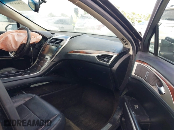 2015 Lincoln MKZ z VIN 3LN6L2G99FR625258, wystawiony jako IAAI lot #42308188 z przebiegiem 186 911 mil mil oraz . Historia ofert i sprzedaży dostępna na DreamBid. Obrazek 5.