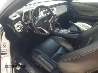 2013 Chevrolet Camaro LT z VIN 2G1FC1E38D9163929, wystawiony jako Copart lot #57153955 z przebiegiem 44 863 mil mil oraz Czysty tytuł • Clean title. Historia ofert i sprzedaży dostępna na DreamBid. Obrazek 8.