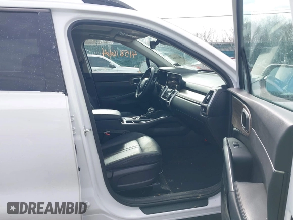 2022 Kia Sorento X-Line S z VIN 5XYRLDLCXNG150954, wystawiony jako IAAI lot #41581664 z przebiegiem 52 382 mil mil oraz . Historia ofert i sprzedaży dostępna na DreamBid. Obrazek 5.
