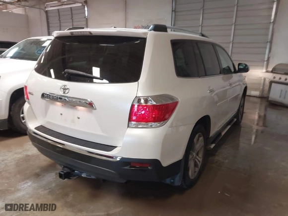 2011 Toyota Highlander Limited with VIN 5TDYK3EHXBS031334, listed as a IAAI auction lot 41521311 with 134,230 mi miles. Bid and sale history available at carsss.com. Image 4.
