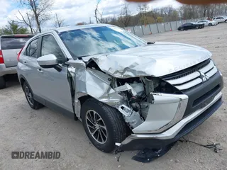 2020 Mitsubishi Eclipse Cross ES z VIN JA4AS3AA4LZ014128, wystawiony jako IAAI lot #42053759 z przebiegiem 72 825 mil mil oraz . Historia ofert i sprzedaży dostępna na DreamBid. Obrazek 6.