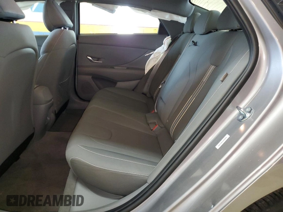 2025 Hyundai Elantra SEL Convenience z VIN KMHLS4DG4SU893058, wystawiony jako Copart lot #60174935 z przebiegiem 16 187 mil mil oraz Czysty tytuł • Clean title. Historia ofert i sprzedaży dostępna na DreamBid. Obrazek 10.