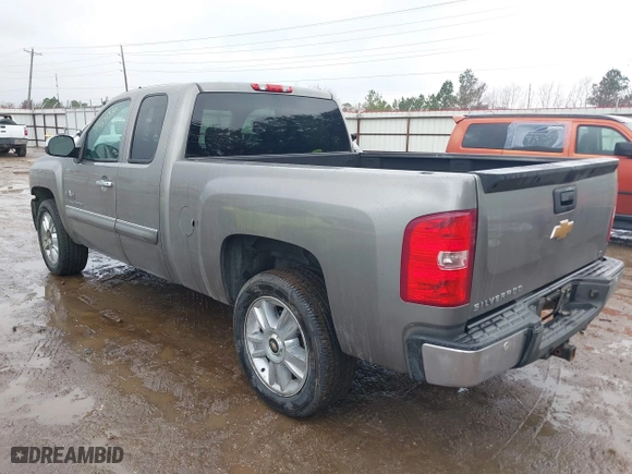 2013 Chevrolet Silverado 1500 LT with VIN 1GCRCSE08DZ119936, listed as a IAAI auction lot 41464530 with 215,080 mi miles. Bid and sale history available at carsss.com. Image 3.