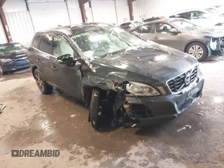 2013 Volvo XC60 T6 with VIN YV4902DZ2D2460909, listed as a IAAI auction lot 41167603 with 161,011 mi miles. Bid and sale history available at carsss.com. Image 1.