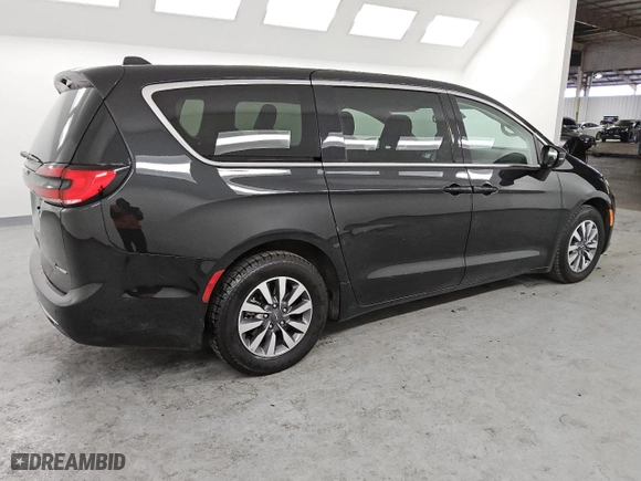 2023 Chrysler Pacifica Hybrid Touring L with VIN 2C4RC1L70PR631392, listed as a Copart auction lot 47396985 with 73,157 mi miles and Clean Title. Bid and sale history available at carsss.com. Image 3.