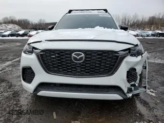 2025 Mazda CX-70 S Premium with VIN JM3KJDHCXS1110022, listed as a Copart auction lot 44897785 with 3,920 mi miles and Salvage title. Bid and sale history available at DreamBid. Image 5.