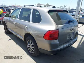 2005 Porsche Cayenne z VIN WP1AA29P55LA24408, wystawiony jako IAAI lot #42398234 z przebiegiem 237 890 mil mil oraz . Historia ofert i sprzedaży dostępna na DreamBid. Obrazek 3.