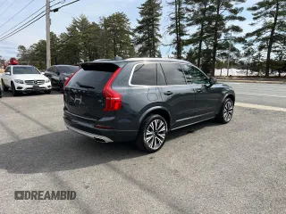 2021 Volvo XC90 Momentum z VIN YV4A22PK4M1675848, wystawiony jako Copart lot #49580865 z przebiegiem 138 201 mil mil oraz Czysty tytuł • Clean title. Historia ofert i sprzedaży dostępna na DreamBid. Obrazek 4.