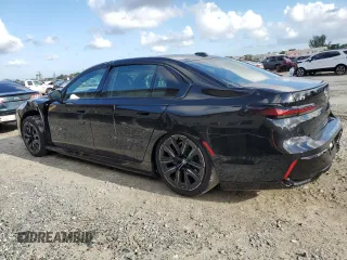 2023 BMW i7 xDrive60 z VIN WBY53EJ00PCN75375, wystawiony jako Copart lot #53385964 z przebiegiem 2540 mil mil oraz Szkody całkowita. Historia ofert i sprzedaży dostępna na DreamBid. Obrazek 2.