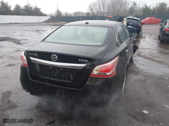 2013 Nissan Altima 3.5 SL with VIN 1N4BL3APXDC158501, listed as a IAAI auction lot 41744175 with 135,806 mi miles. Bid and sale history available at carsss.com. Image 4.