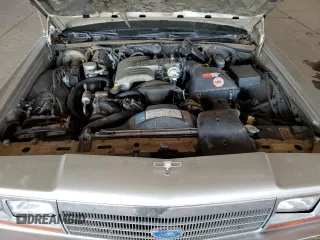 1990 Ford Crown Victoria z VIN 2FACP73F9LX166174, wystawiony jako Copart lot #76043234 z przebiegiem 52 545 mil mil oraz Szkoda całkowita • Salvage title. Historia ofert i sprzedaży dostępna na DreamBid. Obrazek 11.