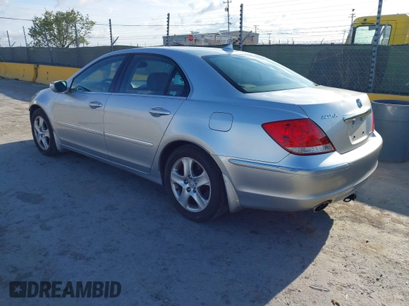 2006 Acura RL with VIN JH4KB16526C005234, listed as a IAAI auction lot 42130374 with 343,839 mi miles and . Bid and sale history available at DreamBid. Image 3.