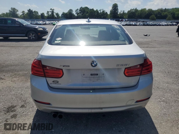 2015 BMW 3 Series 328i xDrive с VIN WBA3B5C53FP653530, выставлен на аукционе Copart как лот 61859315 с пробегом 92 041 миль миль и Списание • Salvage title. История ставок и продаж доступна на DreamBid. Изображение 6.