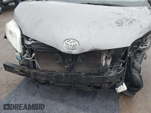2011 Toyota Sienna with VIN 5TDZK3DC7BS017563, listed as a IAAI auction lot 41442444 with 259,547 mi miles. Bid and sale history available at carsss.com. Image 6.