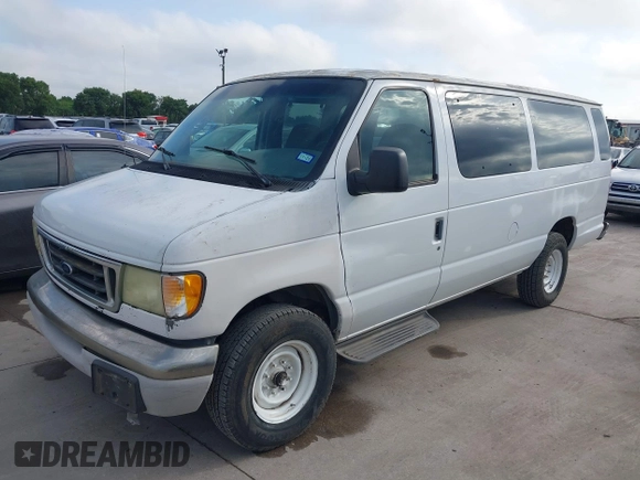 2003 Ford Econoline Passenger XL with VIN 1FDSS31L13HB83911, listed as a IAAI auction lot 42213376 with 236,989 mi miles. Bid and sale history available at carsss.com. Image 19.