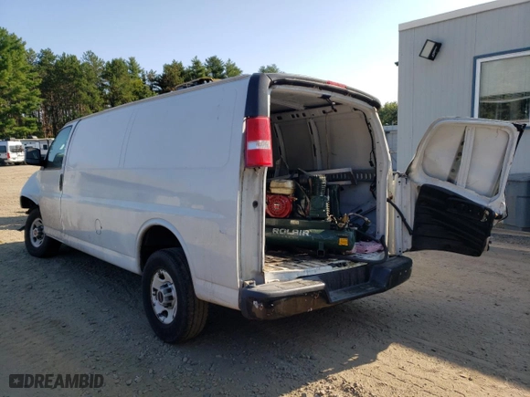 2018 GMC Savana Cargo Van with VIN 1GTW7BFP2J1253399, listed as a Copart auction lot 71021024 with 111,273 mi miles and Salvage Title. Bid and sale history available at carsss.com. Image 2.