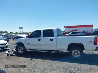 2007 Chevrolet Silverado 1500HD LS z VIN 1GCGK13UX7F199725, wystawiony jako IAAI lot #42098940 z przebiegiem Nie podano mil oraz . Historia ofert i sprzedaży dostępna na DreamBid. Obrazek 14.