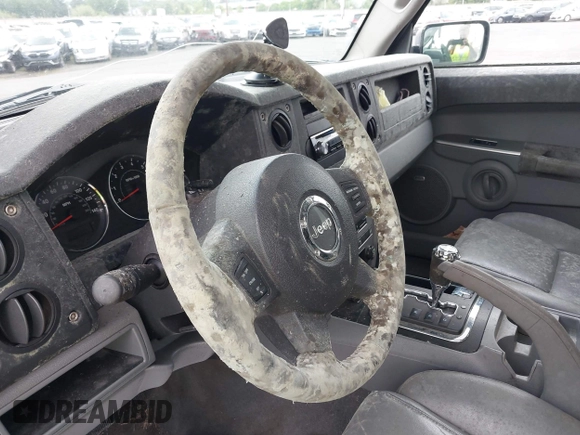 2007 Jeep Commander Sport с VIN 1J8HG48P97C599005, выставлен на аукционе IAAI как лот 42269399 с пробегом Не указан миль и . История ставок и продаж доступна на DreamBid. Изображение 6.
