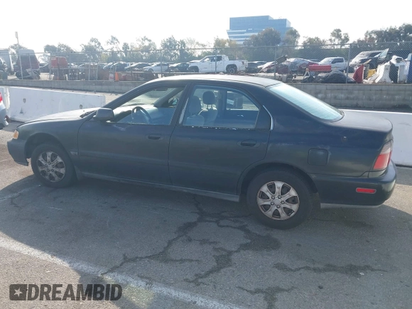 1997 Honda Accord z VIN 1HGTB5622VA476216, wystawiony jako IAAI lot #41407716 z przebiegiem 285 385 mil mil oraz . Historia ofert i sprzedaży dostępna na DreamBid. Obrazek 14.