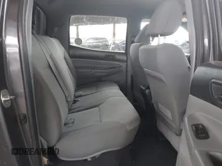 2013 Toyota Tacoma z VIN 3TMLU4EN9DM106995, wystawiony jako IAAI lot #42373093 z przebiegiem Nie podano mil oraz . Historia ofert i sprzedaży dostępna na DreamBid. Obrazek 8.