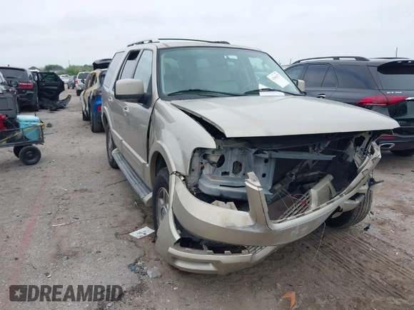 2006 Ford Expedition z VIN 1FMPU19506LA98375, wystawiony jako IAAI lot #41886127 z przebiegiem 251 121 mil mil oraz . Historia ofert i sprzedaży dostępna na DreamBid. Obrazek 1.
