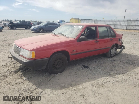 1991 Volvo 900 z VIN YV1JA8943MA045997, wystawiony jako Copart lot #74633174 z przebiegiem 296 013 mil mil oraz Szkody całkowita. Historia ofert i sprzedaży dostępna na DreamBid. Obrazek 1.